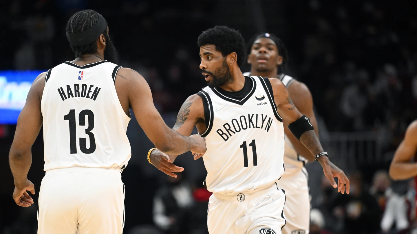 James Harden y Kyrie Irving James Harden y Kyrie Irving