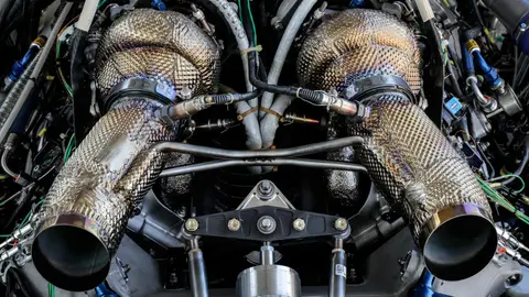 El motor es un V8 bi-turbo proveniente de la producción El motor es un V8 bi-turbo proveniente de la producción