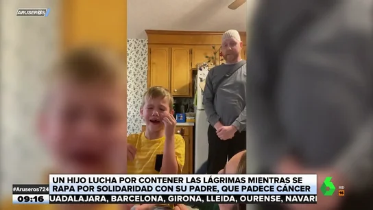 Emotivo gesto niño padre Emotivo gesto niño padre