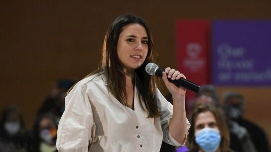 Irene Montero: "Rigoberta Bandini nos regala un hermoso lema feminista, se pregunta por qu&eacute; dan tanto miedo nuestras tetas en 'Ay mam&aacute;'"