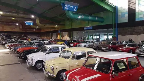 Aparcamientos de clásicos en Retro Málaga Vuelve Retro Málaga en 2022, el salón del vehículo clásico, de época y de colección