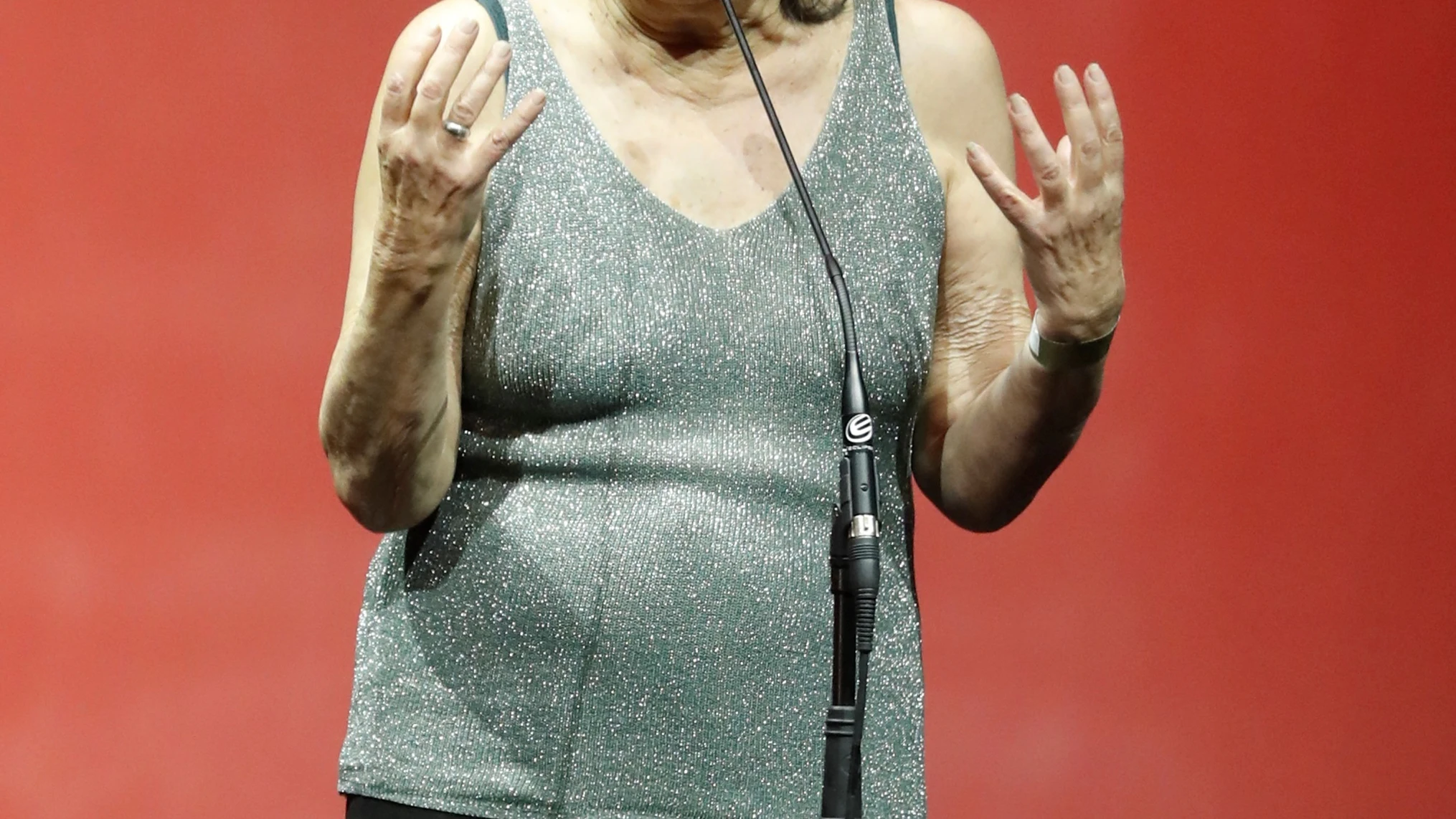 La actriz Petra Martínez tras recibir el premio a "mejor actriz protagonista de película" por su trabajo en "La vida era eso"