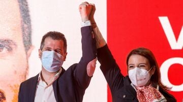 El candidato por el PSOE a la presidencia de Castilla y León, Luis Tudanca, acompañado por Adriana Lastra