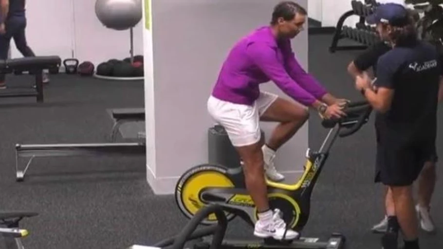 ¿Por qué Rafa Nadal hizo bicicleta tras ganar a Medvedev en la final del Open de Australia?