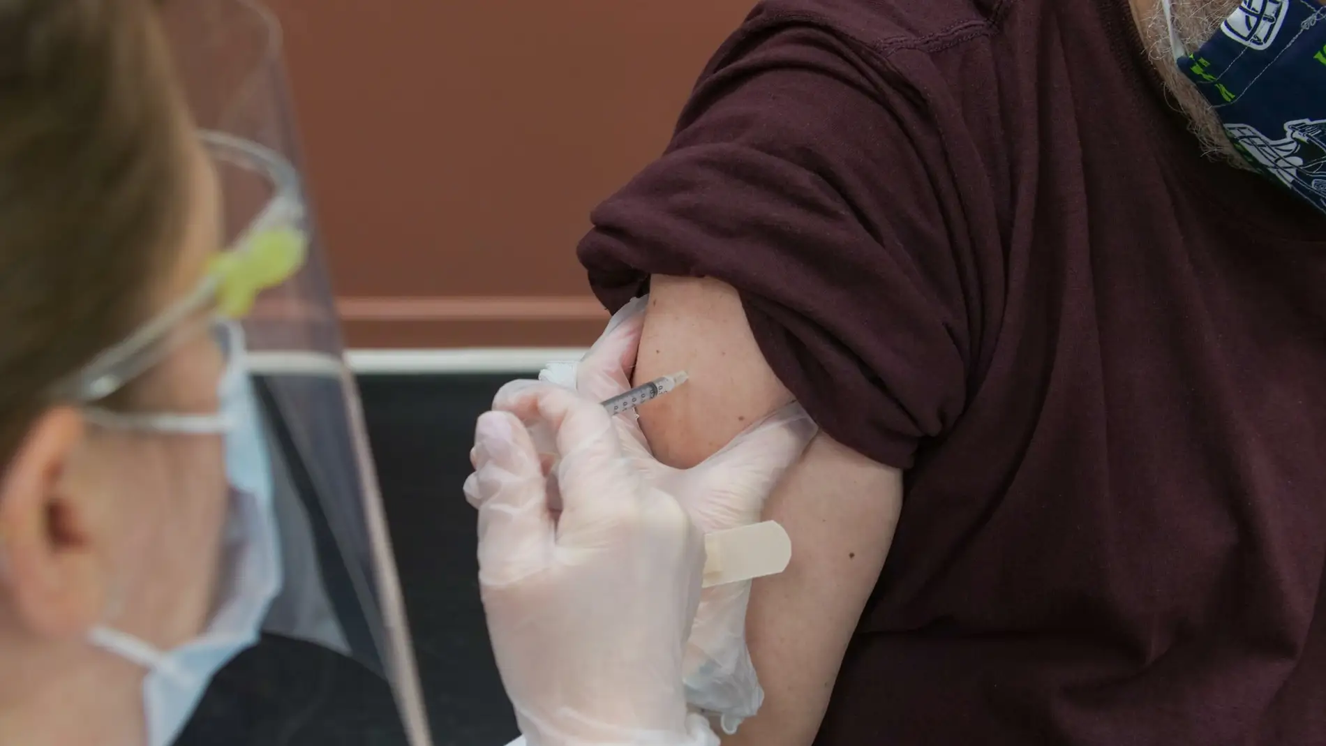Las vacunas son efectivas contra las variantes del SARS CoV 2 incluida omicron