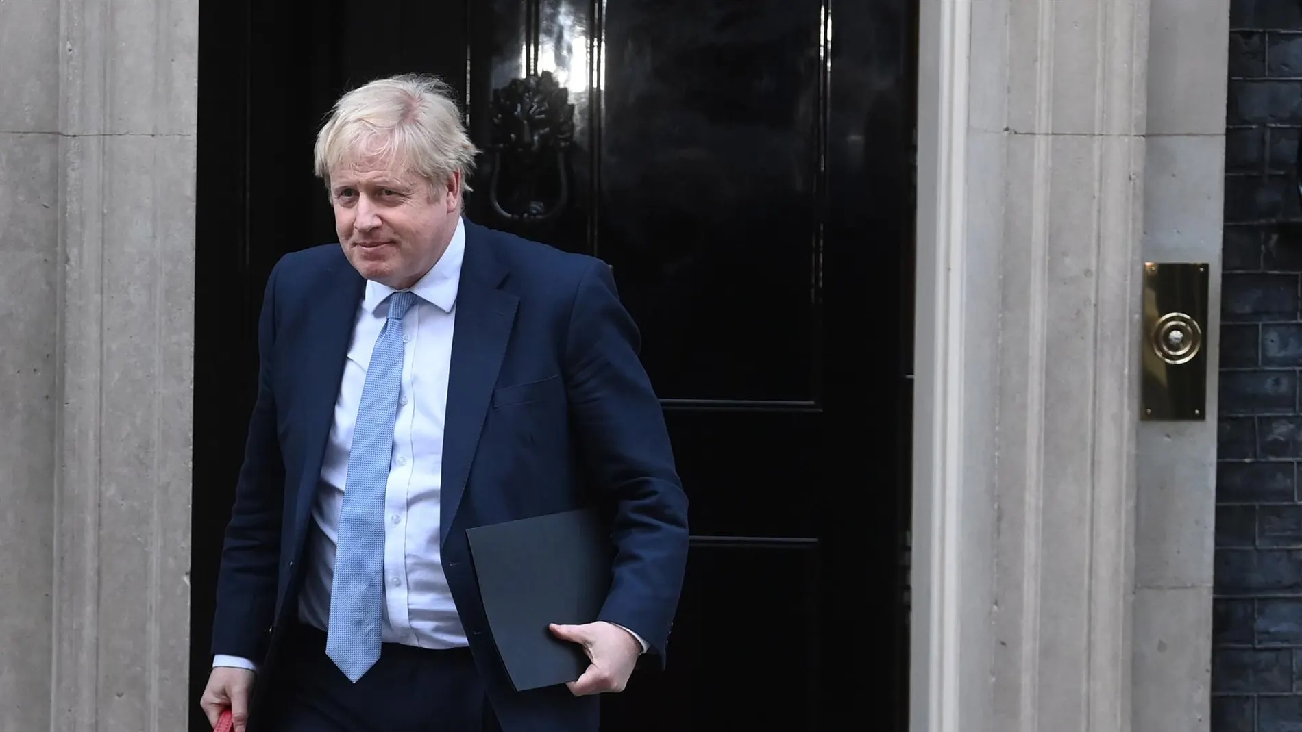 El primer ministro británico, Boris Johnson, saliendo de Downing Street, en Londres.