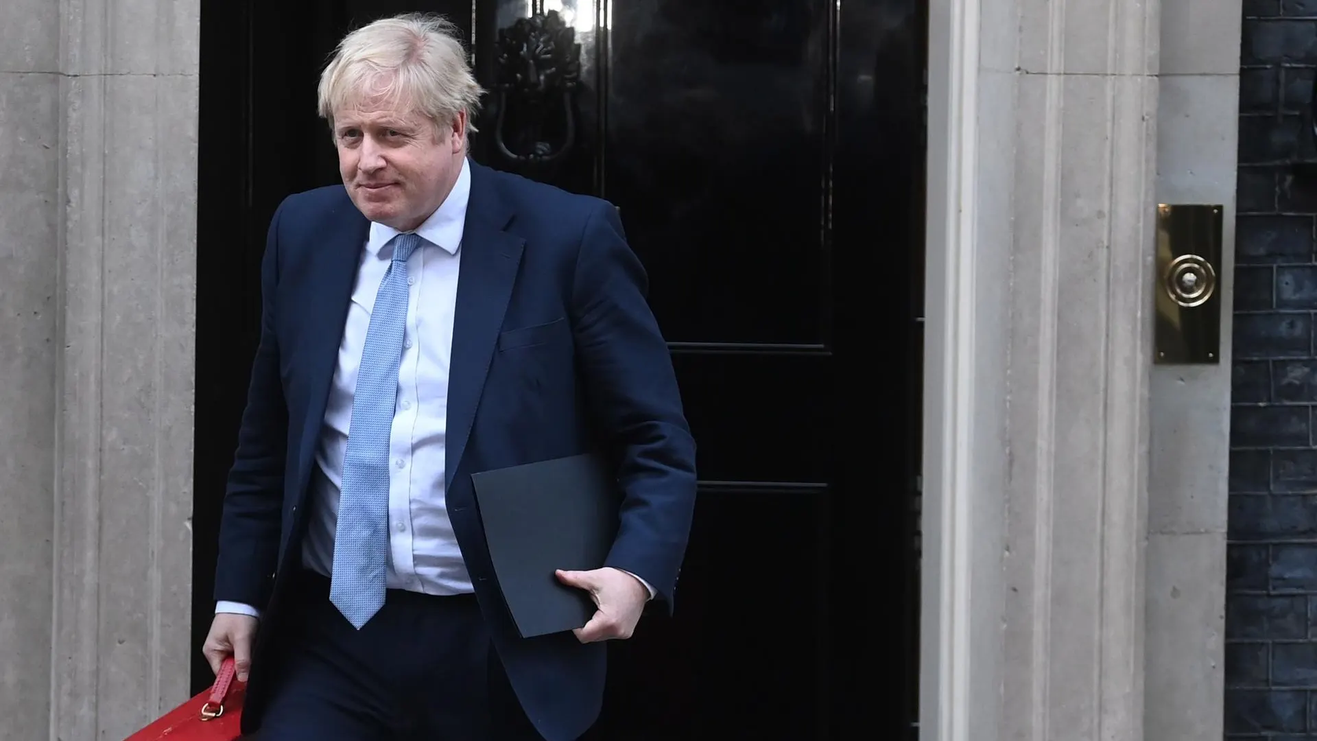 El primer ministro británico, Boris Johnson, saliendo de Downing Street, en Londres.