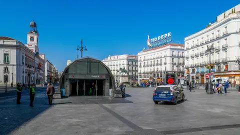 ballena de cristal de la Puerta del Sol ballena de cristal de la Puerta del Sol