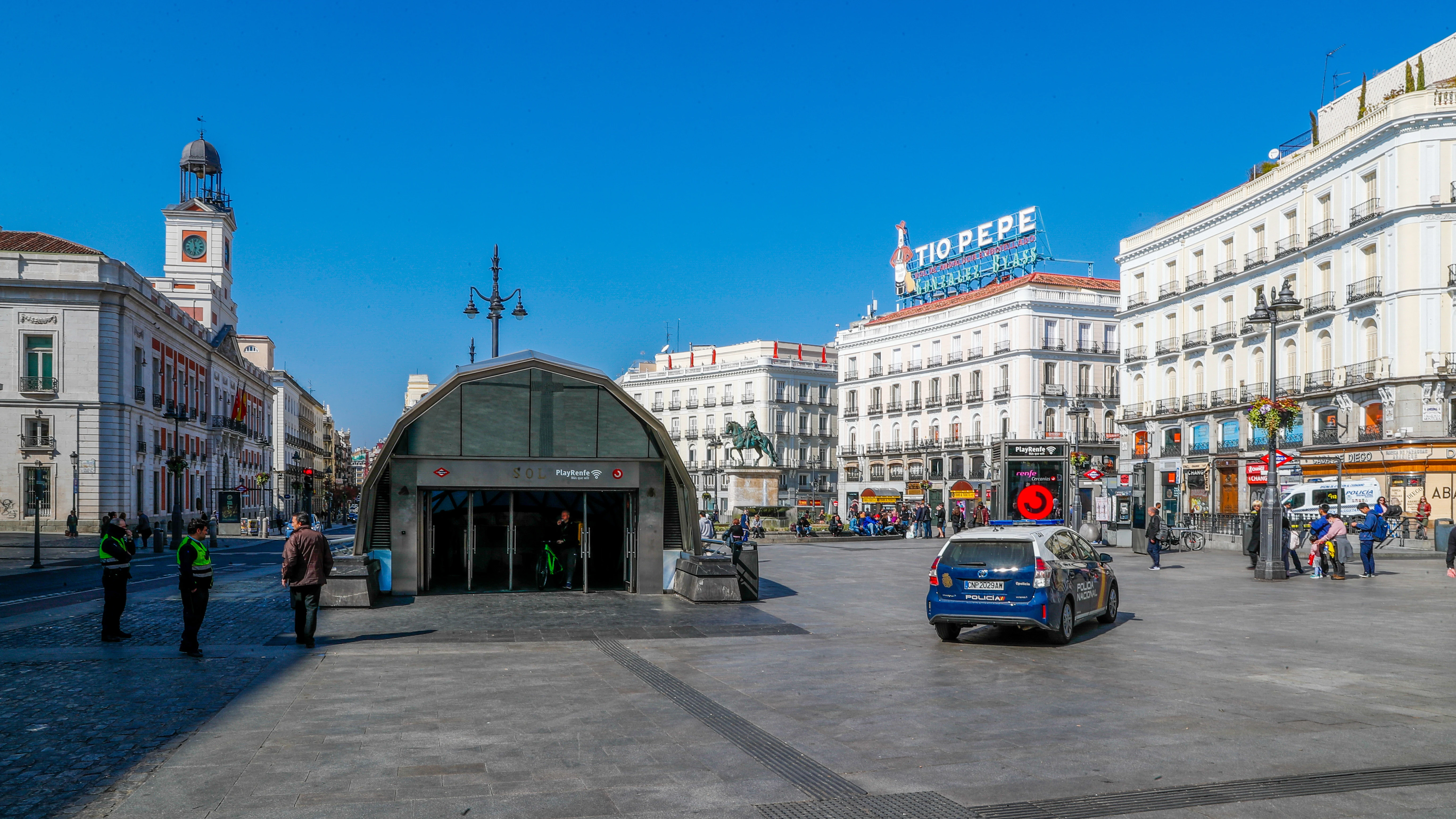 ballena de cristal de la Puerta del Sol ballena de cristal de la Puerta del Sol