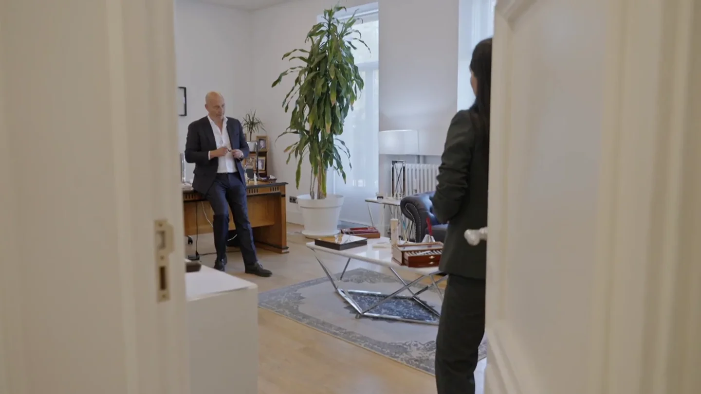 "No sé si lo vais a poder emitir": la bronca de Pedro, el jefe de Cazaherederos, que deja sin palabras a sus empleados "No sé si lo vais a poder emitir": la bronca de Pedro, el jefe de Cazaherederos, que deja sin palabras a sus empleados