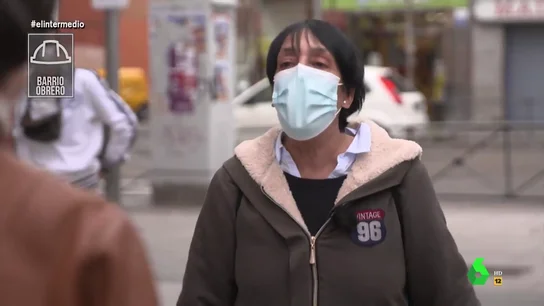 Una mujer de un barrio obrero explica a Thais Villas por qué no fue a la universidad: "¡Hija mía, qué precoz!" Una mujer de un barrio obrero explica a Thais Villas por qué no fue a la universidad: "¡Hija mía, qué precoz!"