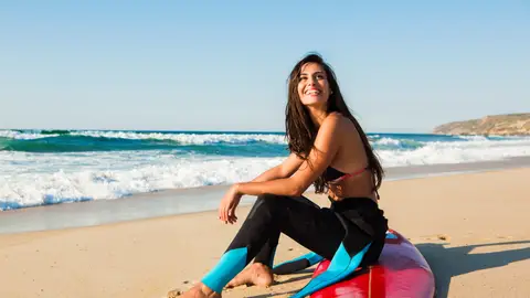 chica practicando surf chica practicando surf