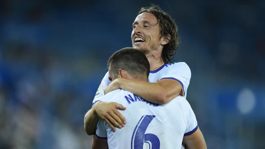 Modric abraza a Nacho Modric abraza a Nacho