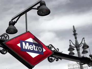 Cartel de una estación de Metro de Madrid Cartel de una estación de Metro de Madrid