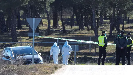 Agentes y forenses, en la zona donde fue hallada Esther López. Agentes y forenses, en la zona donde fue hallada Esther López.