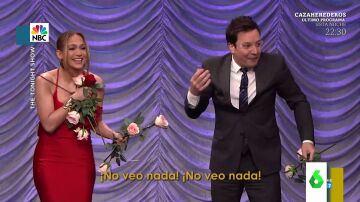 "¿Qué narices acaba de pasar? ¡me han pegado!": Jennifer López y Jimmy Fallon no dan crédito en 'The Tonight Show'