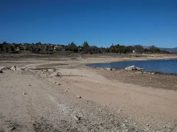 El embalse de Valmayor, en Madrid, medio vacío El embalse de Valmayor, en Madrid, medio vacío