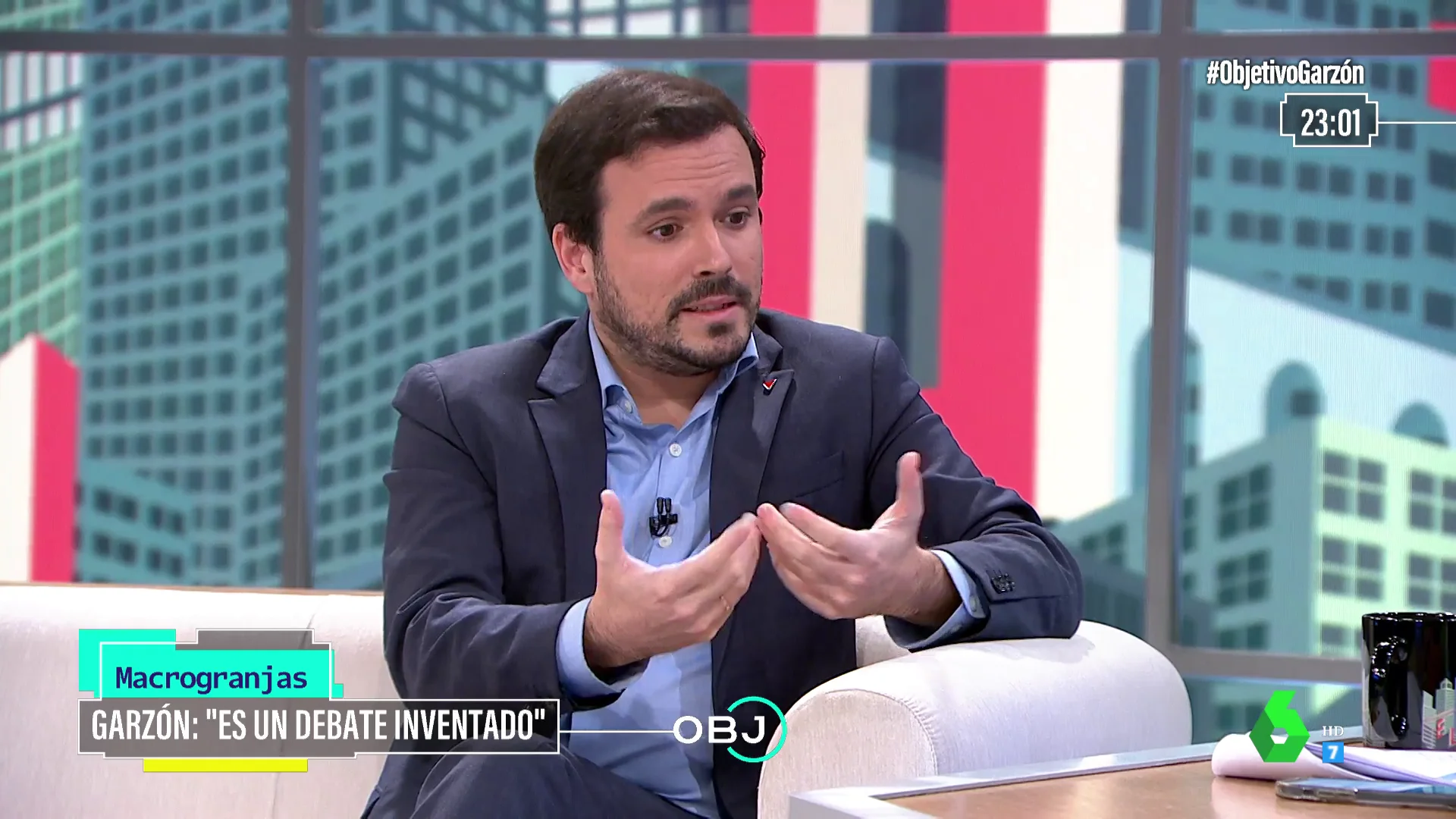 Garzón afirma que la polémica de sus palabras sobre las macrogranjas "es un debate inventado"