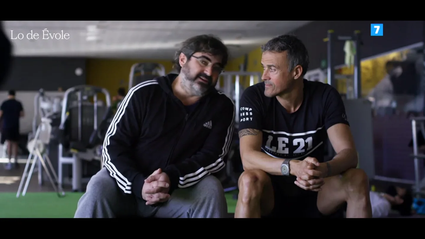 El doble de Évole se hizo pasar por él en varias entrevistas: "Me mandó a entrevistar a Ibai, ¿tengo yo cara de saber quién es Ibai?" El doble de Évole se hizo pasar por él en varias entrevistas: "Me mandó a entrevistar a Ibai, ¿tengo yo cara de saber quién es Ibai?"