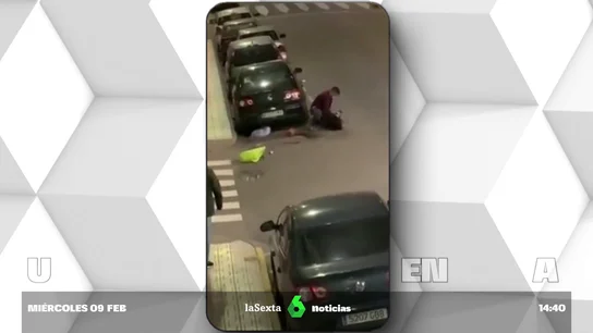 Graban a un hombre apuñalando a una mujer en plena calle en Torrijos (Toledo) Graban a un hombre apuñalando a una mujer en plena calle en Torrijos (Toledo)