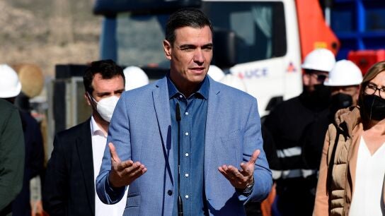 El presidente S&aacute;nchez en su visita en N&iacute;jar (Almer&iacute;a).