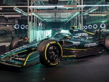 Aston Martin presenta su "nave" para la Fórmula 1, el AMR22