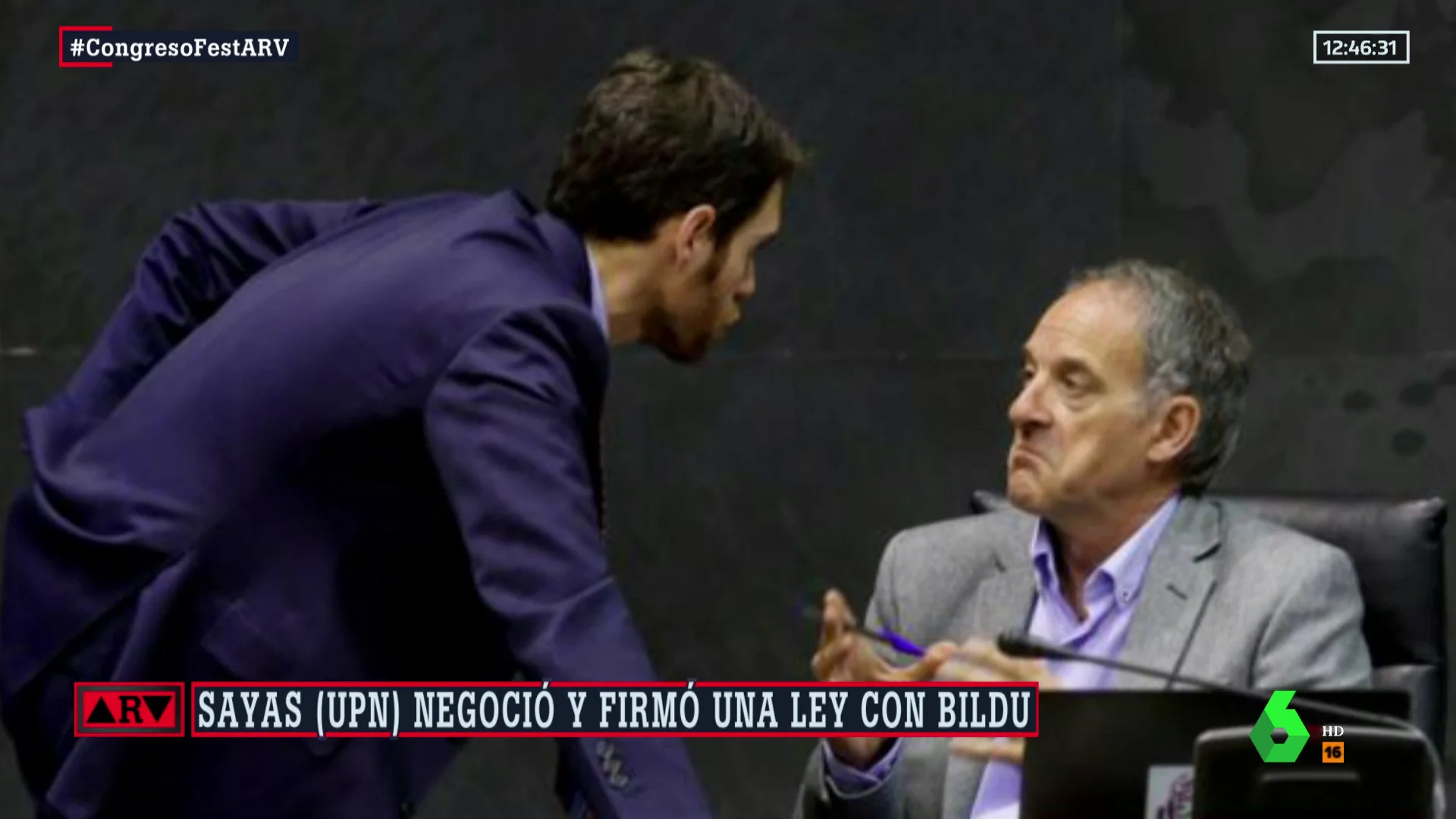 El diputado Sergio Sayas con un diputado de Bildu. El diputado Sergio Sayas con un diputado de Bildu.