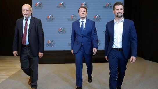 Los candidatos del PSOE, PP y Cs, Luis Tudanca, Alfonso Fern&aacute;ndez Ma&ntilde;ueco y Francisco Igea