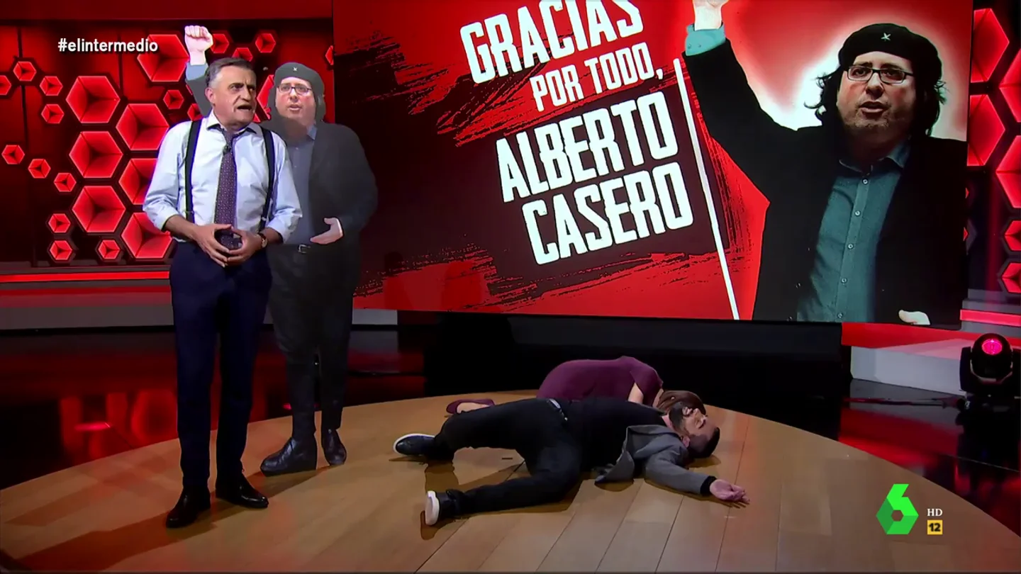 El final más surrealista de El Intermedio: Dani Mateo y Cristina Gallego se 'desmayan' y Wyoming pide "que entre el SAMUR" El final más surrealista de El Intermedio: Dani Mateo y Cristina Gallego se 'desmayan' y Wyoming pide "que entre el SAMUR"