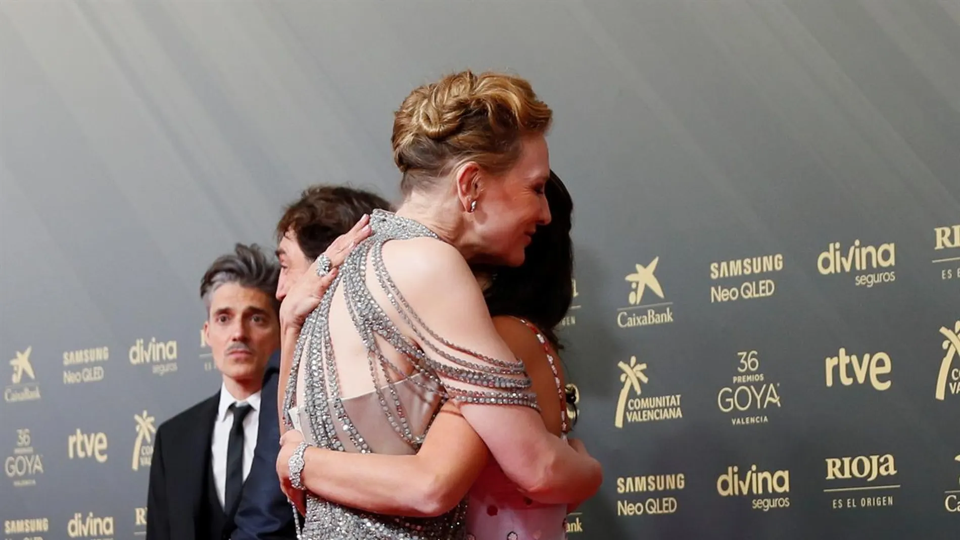 Penélope Cruz, Cate Blanchett y un abrazo para la historia: el emotivo encuentro de las actrices en los Goya