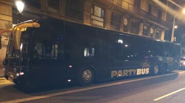El 'Partybus' intervenido por la Guardia Urbana de Barcelona