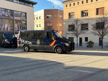 Operación policial en el Ayuntamiento de Cornellà