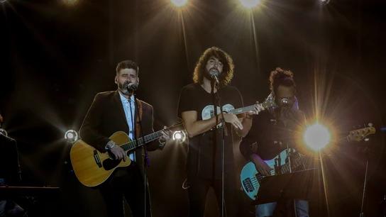 El grupo Izal actúa en el concierto solidario ‘La música con La Palma: Más fuertes que el volcán’ en Wizink Center, a 8 de enero de 2022, en Madrid El grupo Izal actúa en el concierto solidario ‘La música con La Palma: Más fuertes que el volcán’ en Wizink Center, a 8 de enero de 2022, en Madrid