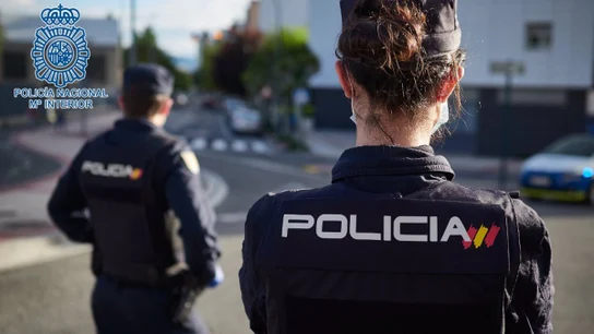 Agentes de la Policía Nacional Agentes de la Policía Nacional