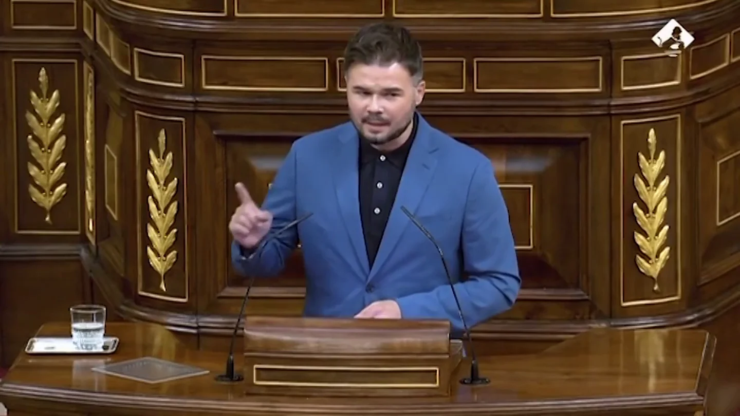 Cuando Rufián advirtió a Casado: "Tenga cuidado, quizá veamos a Ayuso dándole el jarabe que usted le dio a Álvarez de Toledo" Cuando Rufián advirtió a Casado: "Tenga cuidado, quizá veamos a Ayuso dándole el jarabe que usted le dio a Álvarez de Toledo"