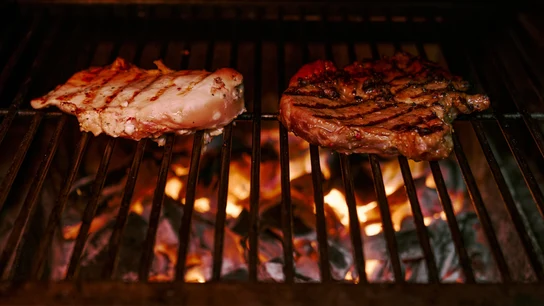 Imagen de archivo de una barbacoa de carne. Imagen de archivo de una barbacoa de carne.
