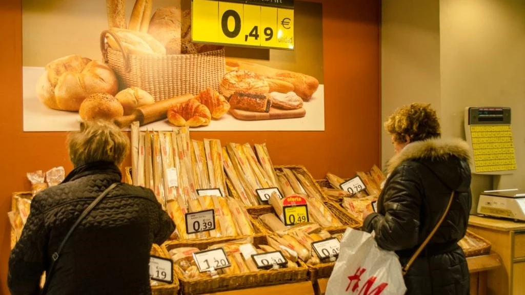 Así daña la guerra de Ucrania a nuestro bolsillo: subida de precios, de la luz y de las hipotecas