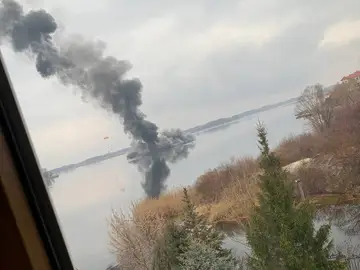 Vídeo: Un helicóptero ruso es abatido cerca de Kiev, el piloto se salva en paracaídas
