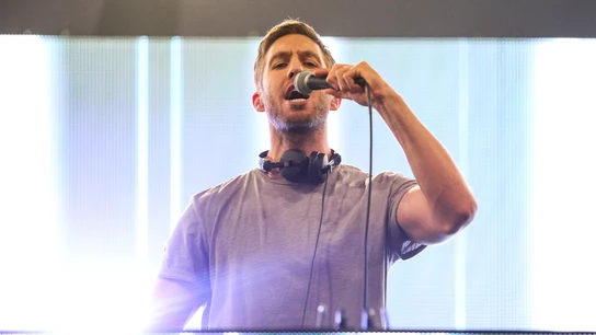 Calvin Harris durante una actuación Calvin Harris durante una actuación