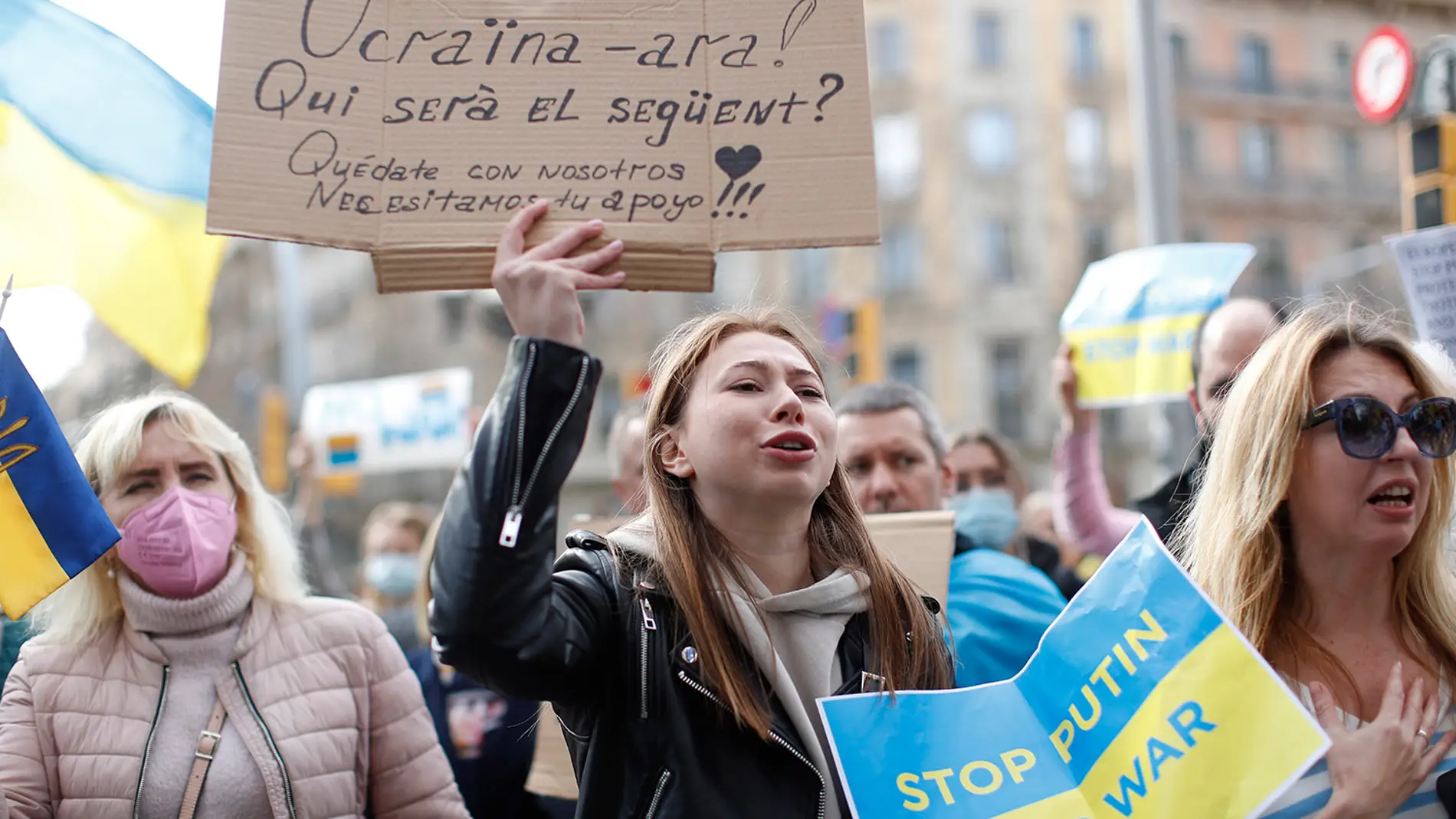 Manifestantes ucranianos contra la guerra iniciada por Putin