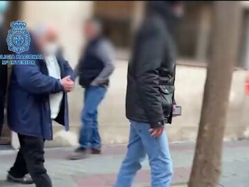 Detenido un fugitivo español acusado de estafar mediante el timo del 'nazareno'