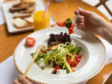 Comer ensalada Comer ensalada