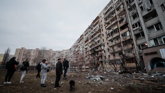 Los destrozos provocados por un bombardeo nocturno de Rusia en una barriada de Kiev (Ucrania) Los destrozos provocados por un bombardeo nocturno de Rusia en una barriada de Kiev (Ucrania)