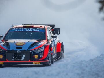 Thierry Neuville endulza el inicio del Rally de Suecia para Hyundai
