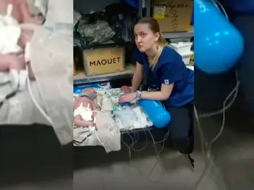 Duras imágenes de bebés de la UCI neonatal de Dnipro trasladados a un sótano