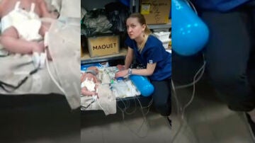 Duras imágenes de bebés de la UCI neonatal de Dnipro trasladados a un sótano