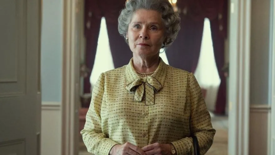 Imelda Staunton interpreta a la reina Isabel II en la serie 'The Crown', de Netflix Imelda Staunton interpreta a la reina Isabel II en la serie 'The Crown', de Netflix