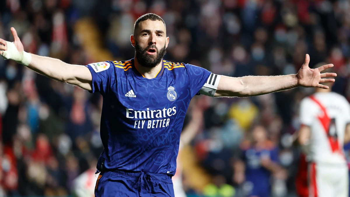 Karim Benzema celebra un gol con el Real Madrid