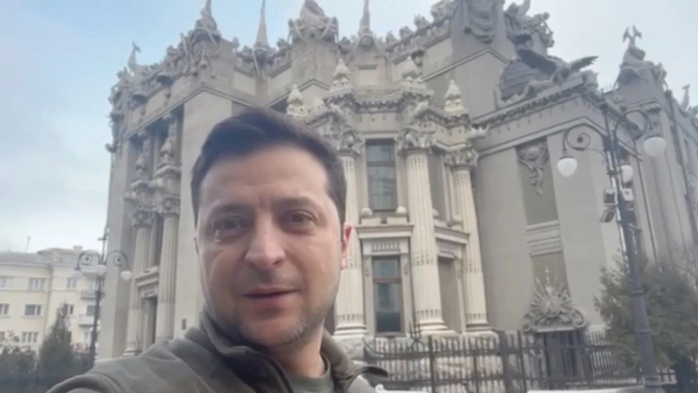 Volodimir Zelenski, en un vídeo en su cuenta de Twitter Volodimir Zelenski, en un vídeo en su cuenta de Twitter