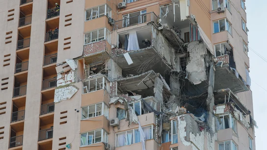 Un misil ruso impacta contra un edificio en Kiev Un misil ruso impacta contra un edificio en Kiev